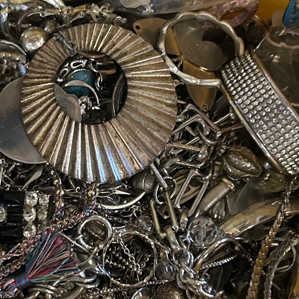 Assorted craft junk maybe wearable jewelry… all random. 1.5 lbs - Picture 3 of 9